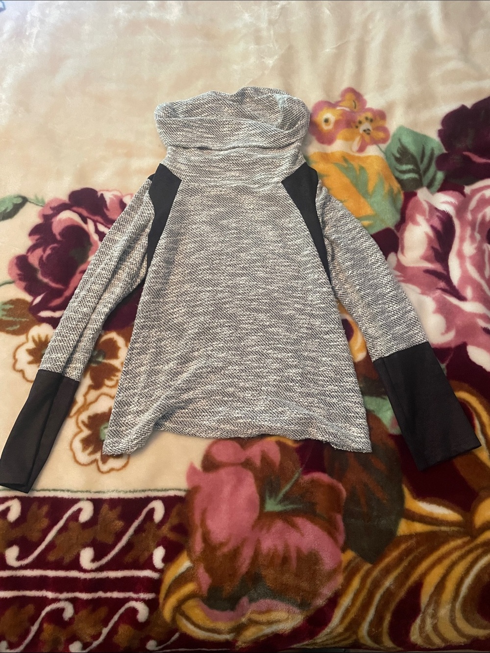 Dinh Ba Women’s Oversized Turtleneck Sweater Gray and Black Size M/M